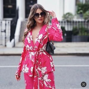 BLOGGERS FAV ZARA FLORAL PRINTED CROPPED PANTS